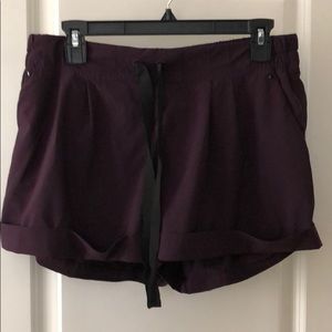 Lulu Lemon causal shorts in magenta